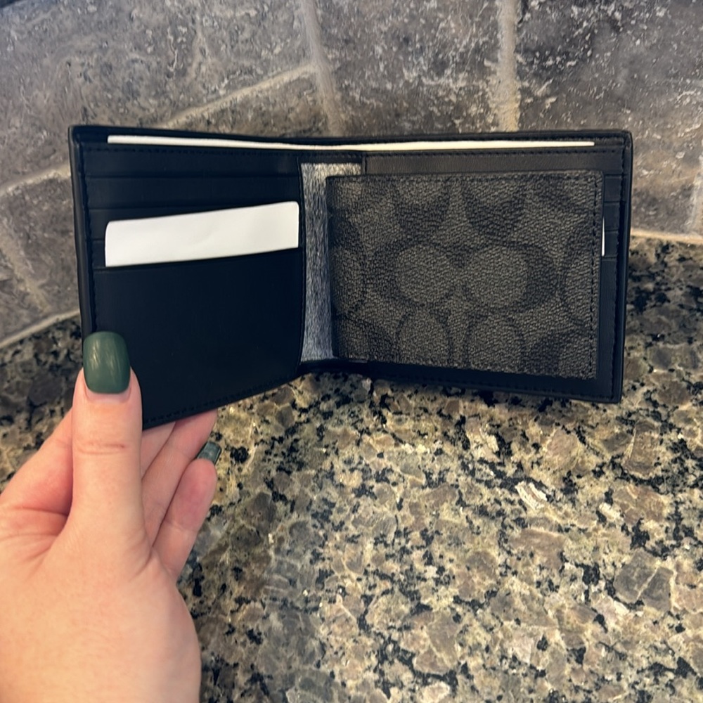 Mens Wallet - Picture 2 of 5